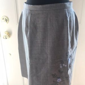 Women’s skirt. 🌸